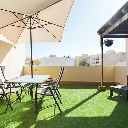 Alloggio in famiglia Blanca Tenerife - Private - Terrace And Bbq, 5 Minutes From The And Airport San Isidro (Tenerife)